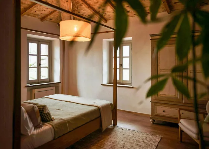 Stone With Panoramic Pool 波皮